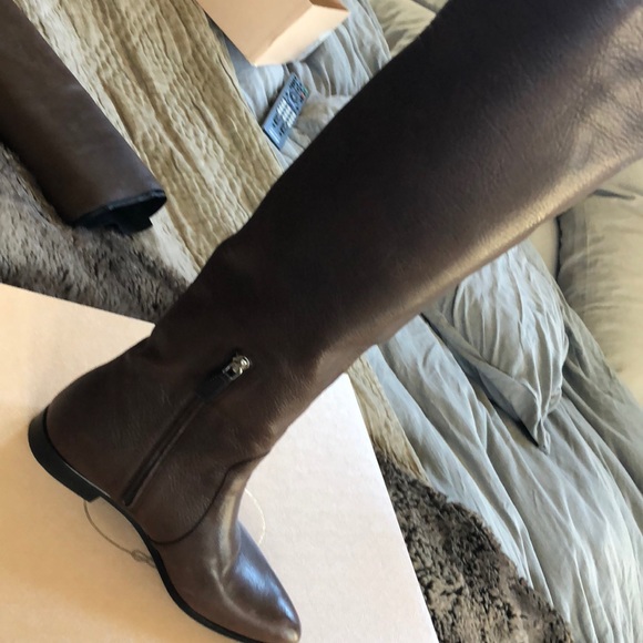 Prada leather point toe boot - Picture 4 of 4